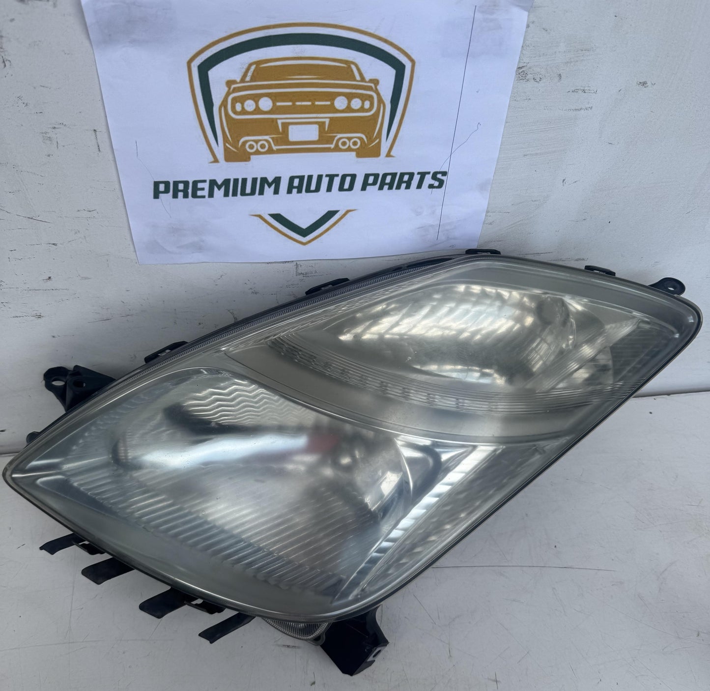 2006  W20 Left Headlight