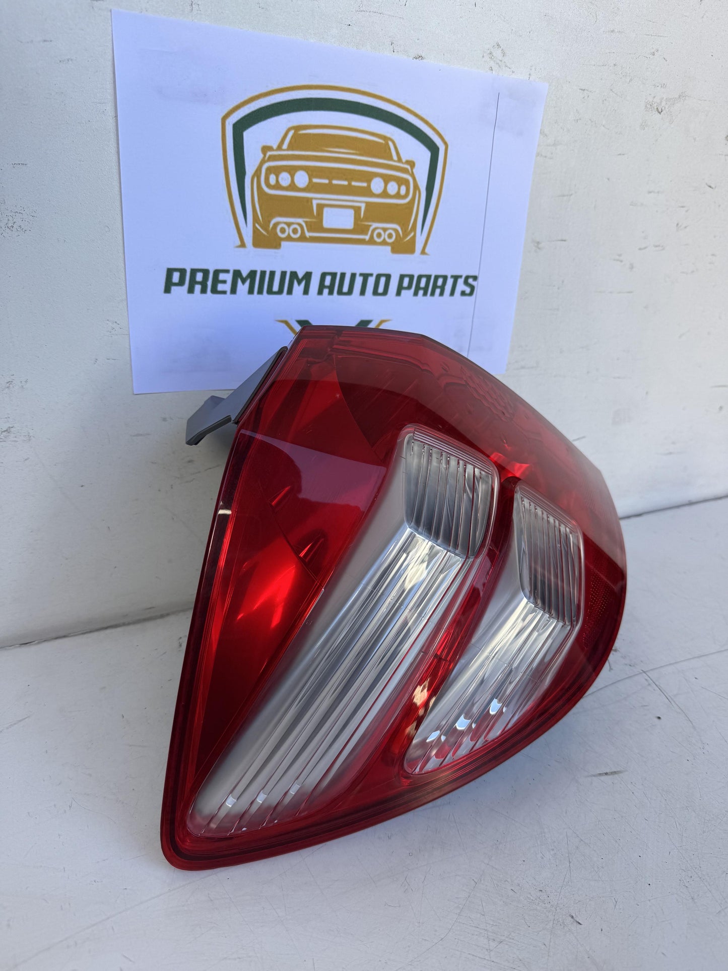 2009   Left Taillight