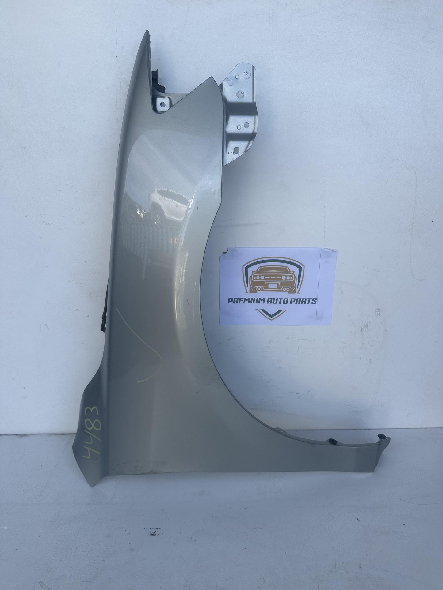 2007  V40 Right Front Guard