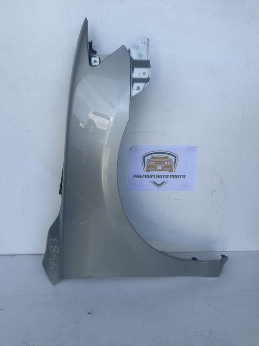 2007  V40 Right Front Guard