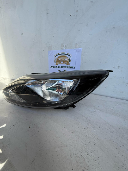 2010 Ford Focus Left Headlight