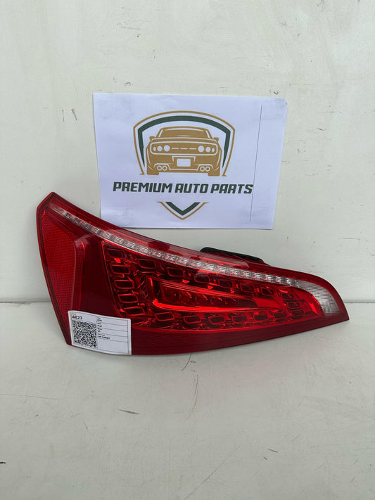 2010  8R Left Taillight