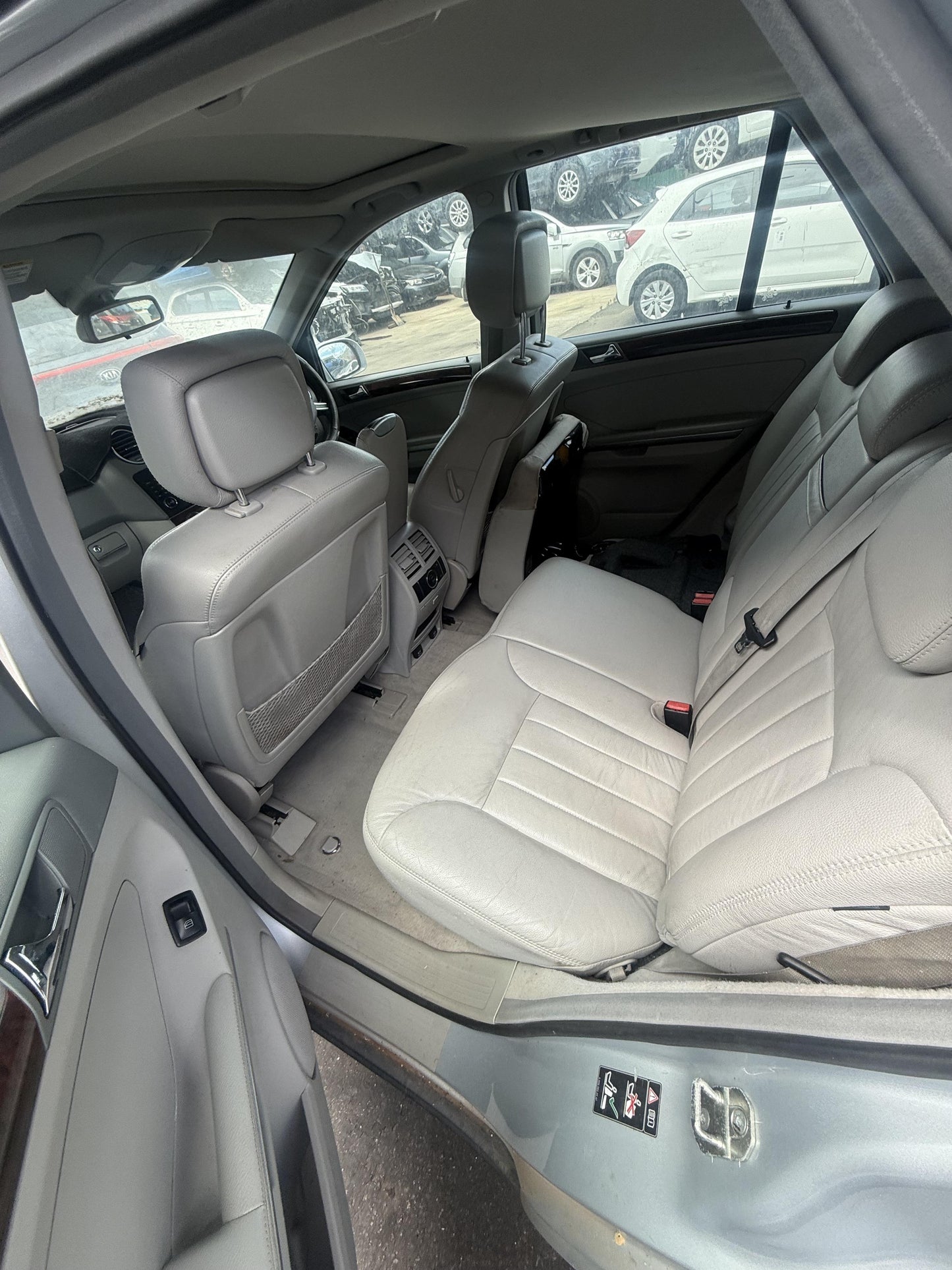 2006 Mercedes-Benz ML320  M-Class W164Station Wagon 
Mercedes-Benz
ML320