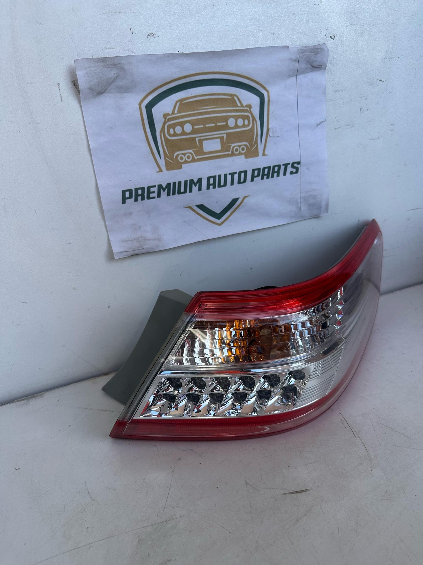 2011 Toyota Camry Right Taillight