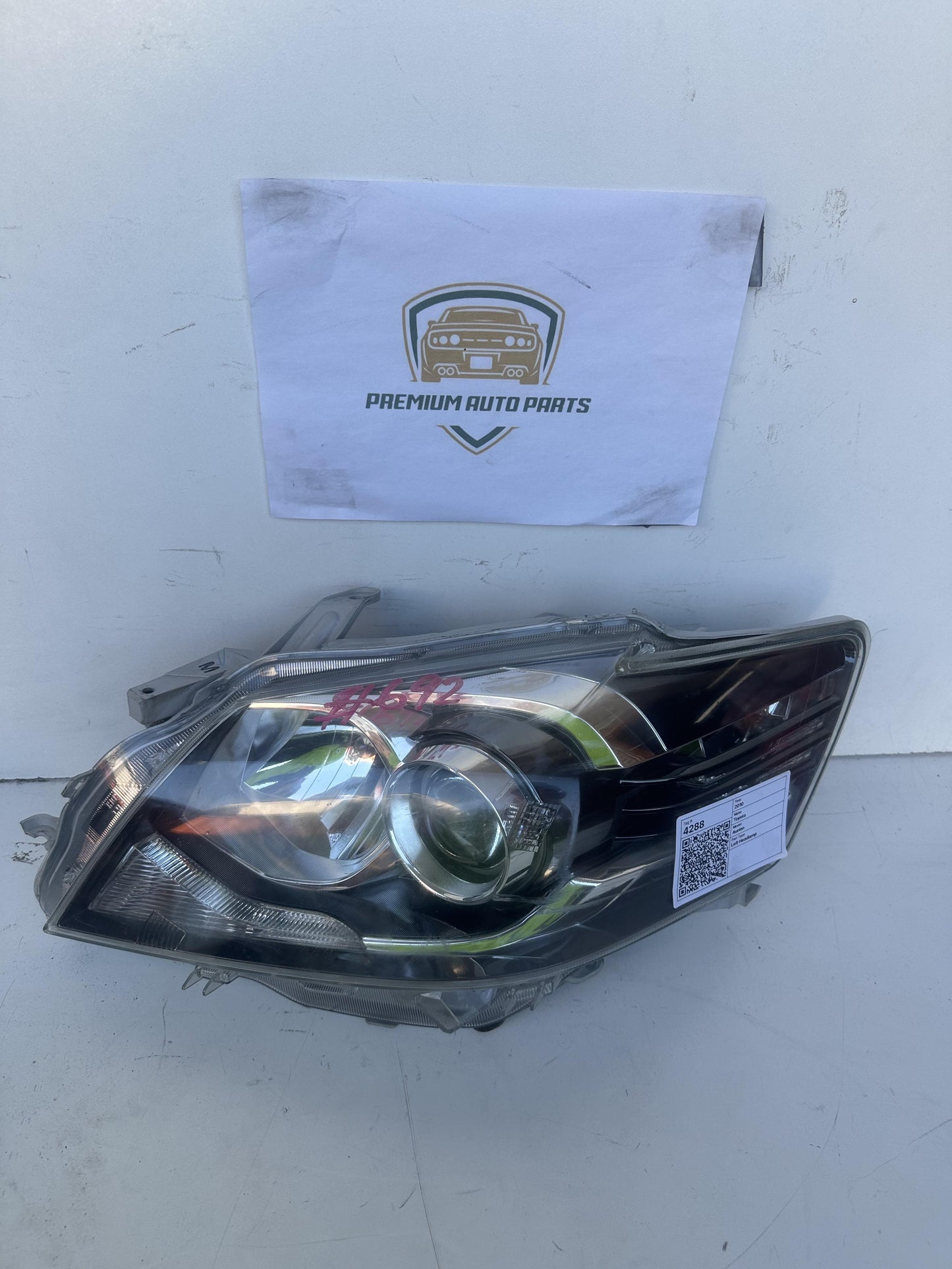 2010  V40 Left Headlight