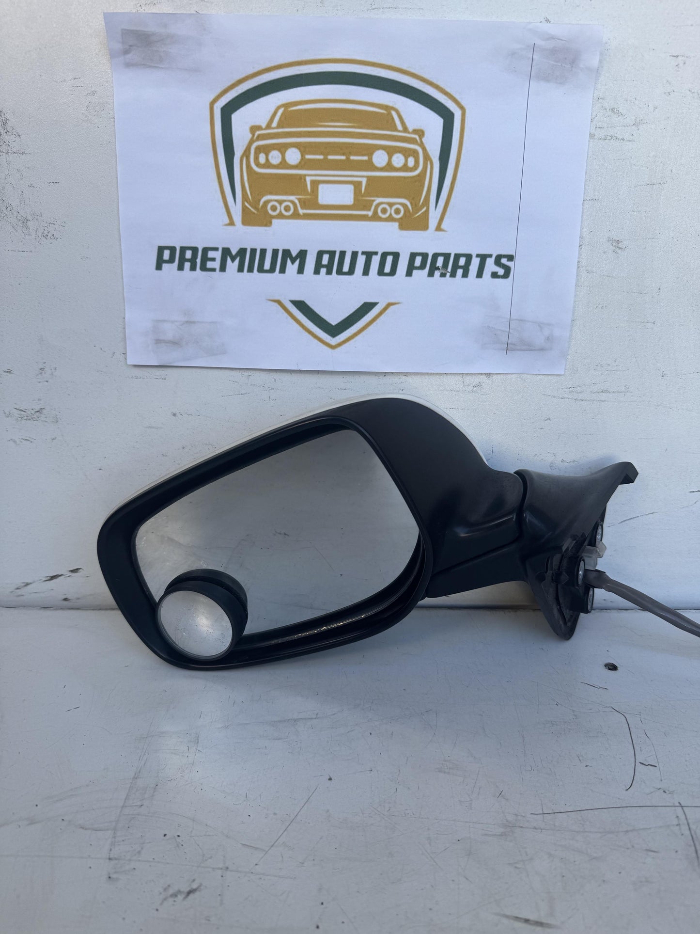 2010  E150 Left Door Mirror