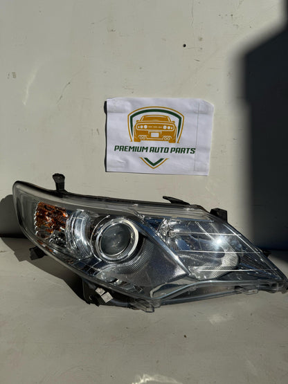 2014 Toyota Camry Right Headlight