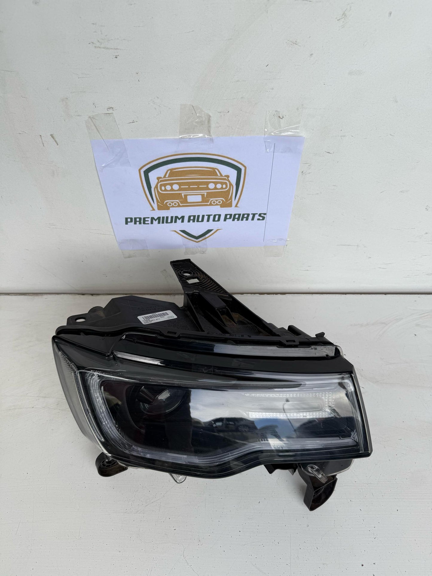 2018 Jeep Grand Cherokee Right Headlight