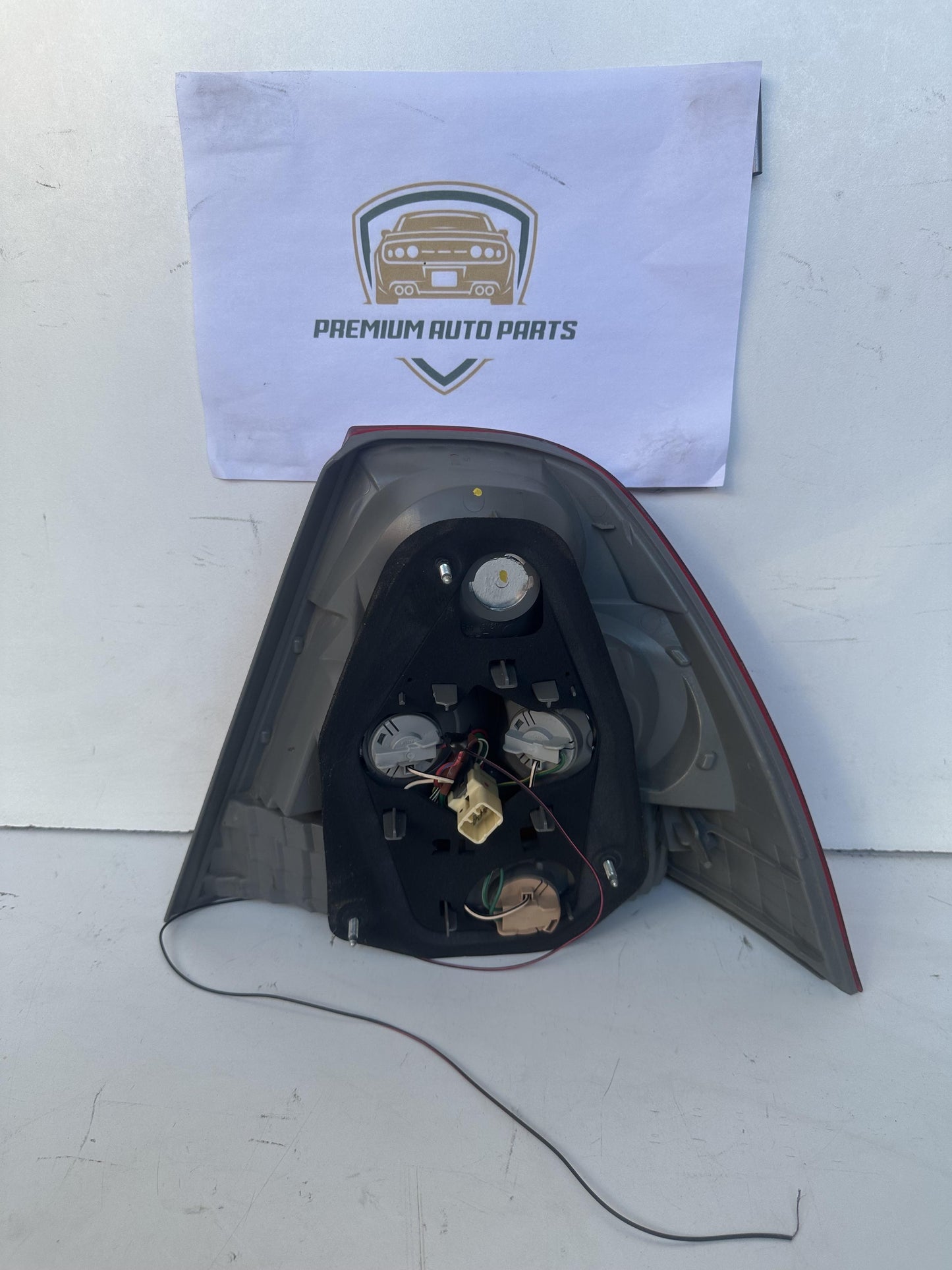 2006   Left Taillight