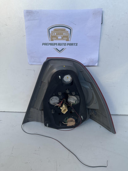 2006   Left Taillight