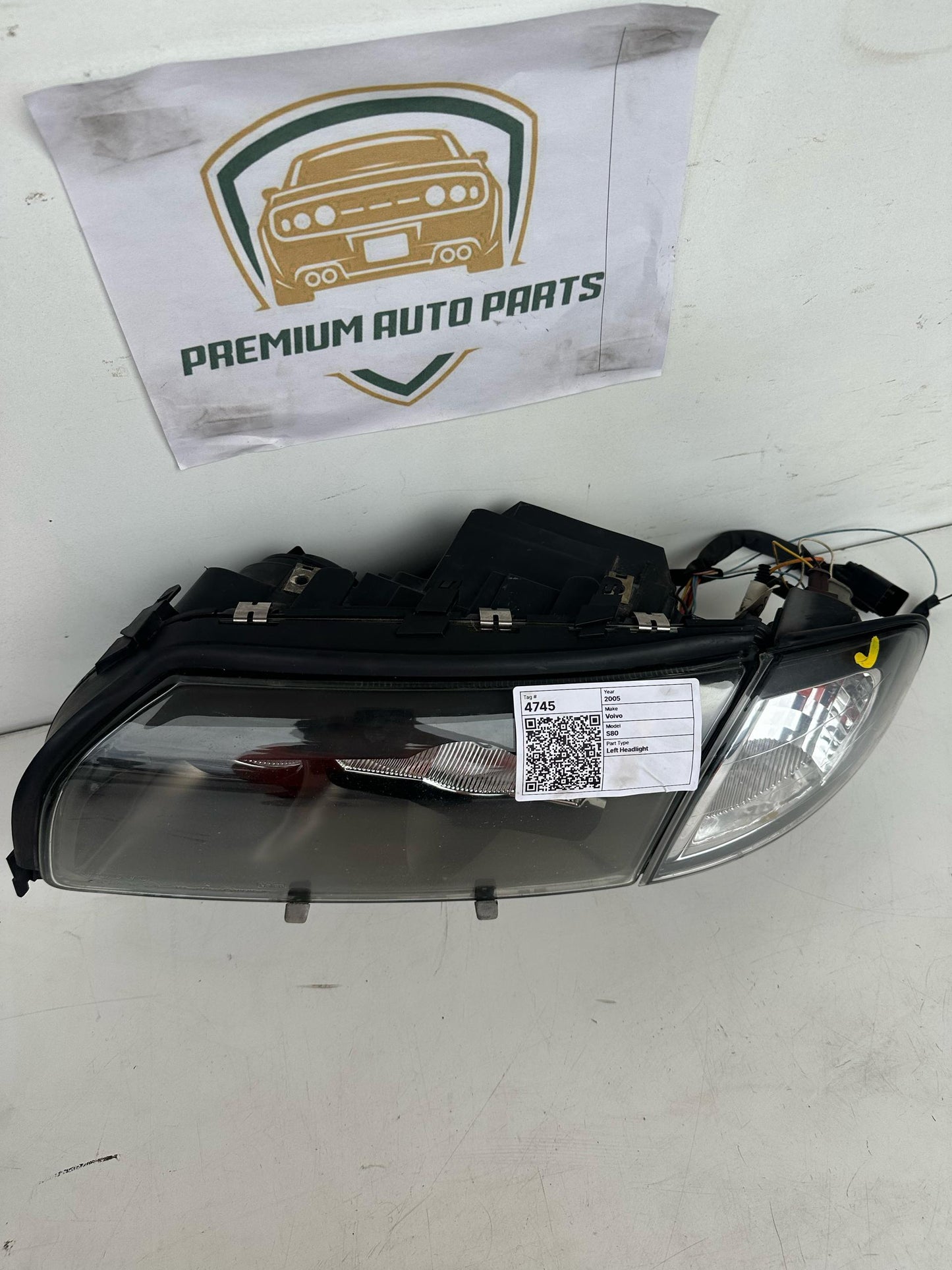 2005   Left Headlight