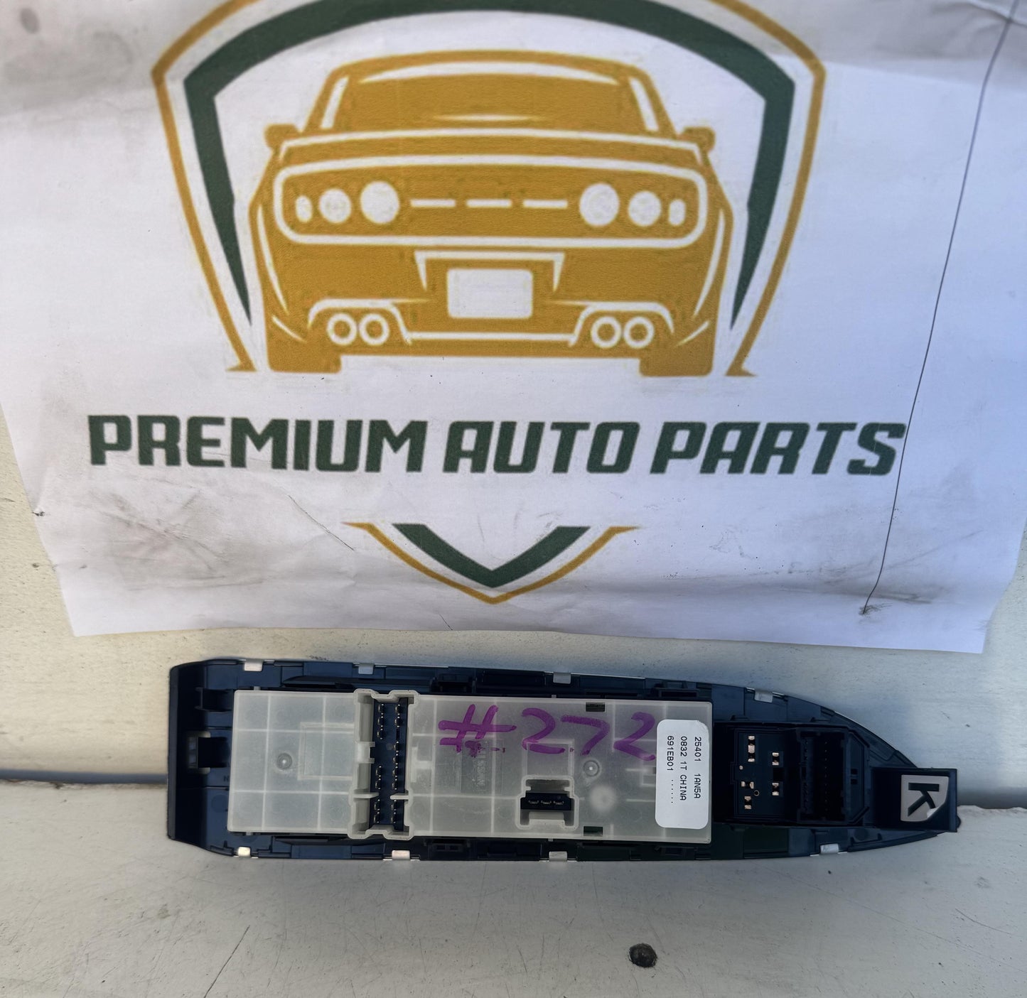 2012  II Z51 Master Power Window Switch
