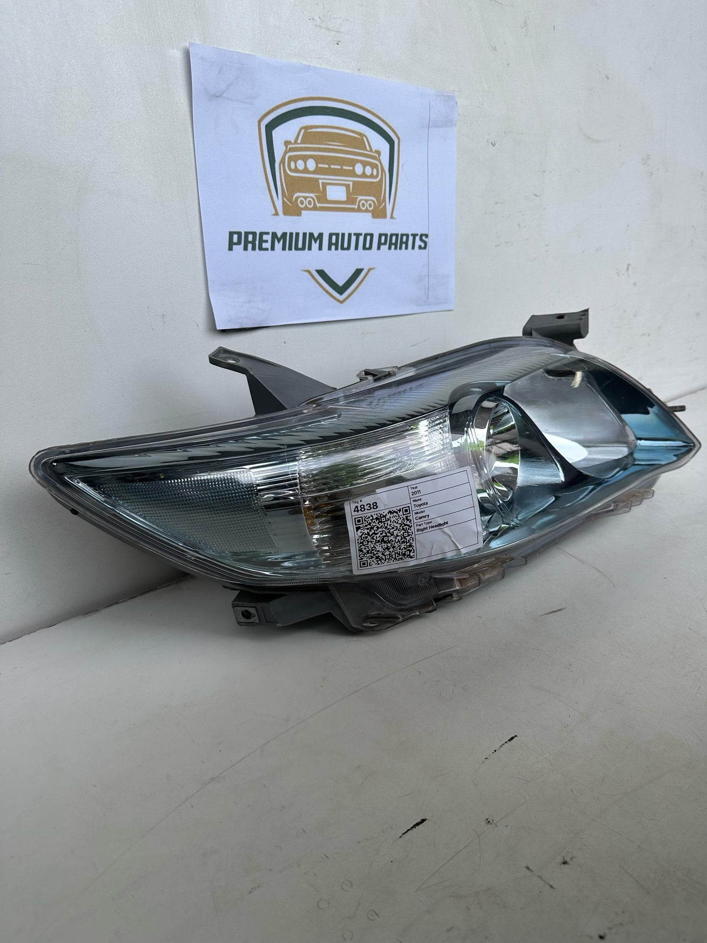 2011   Right Headlight