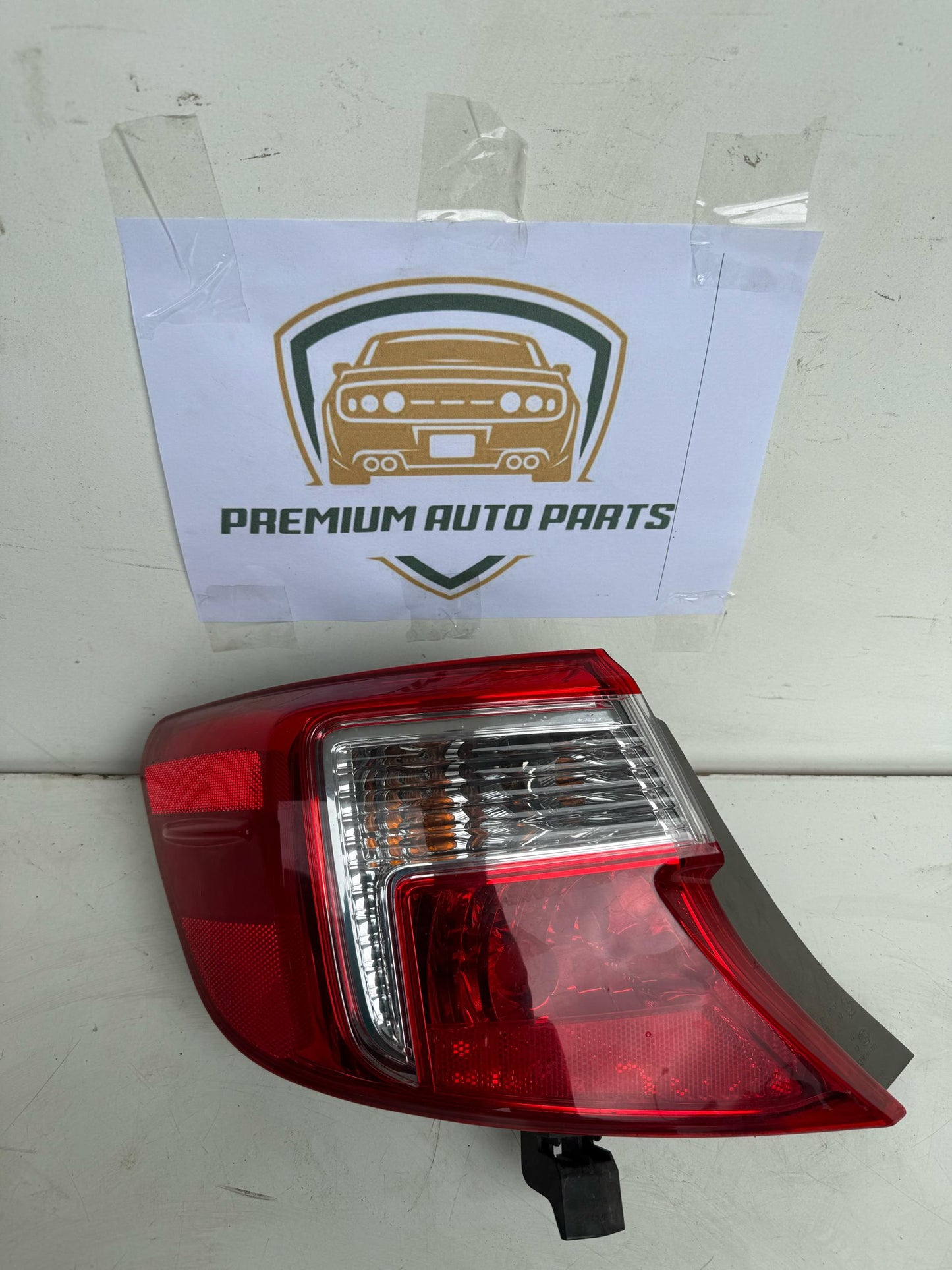 2011 Toyota Camry Left Taillight