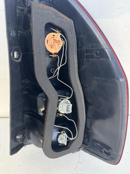 2006   Left Taillight