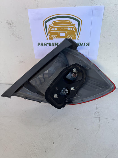 2009   Left Taillight