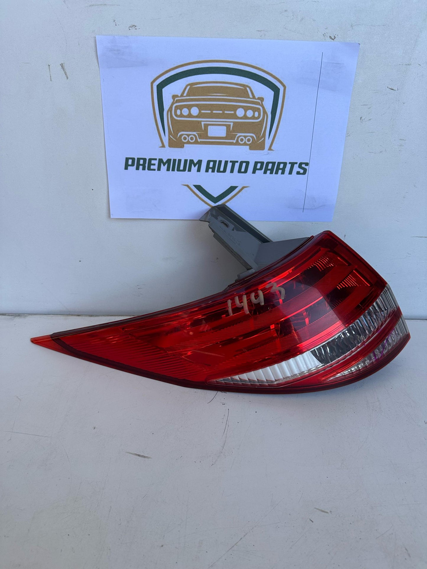 2006   Left Taillight