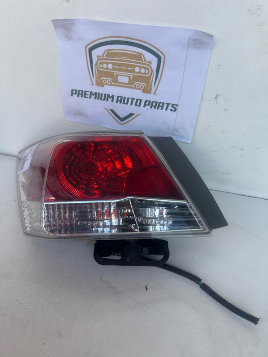 2009   Left Taillight