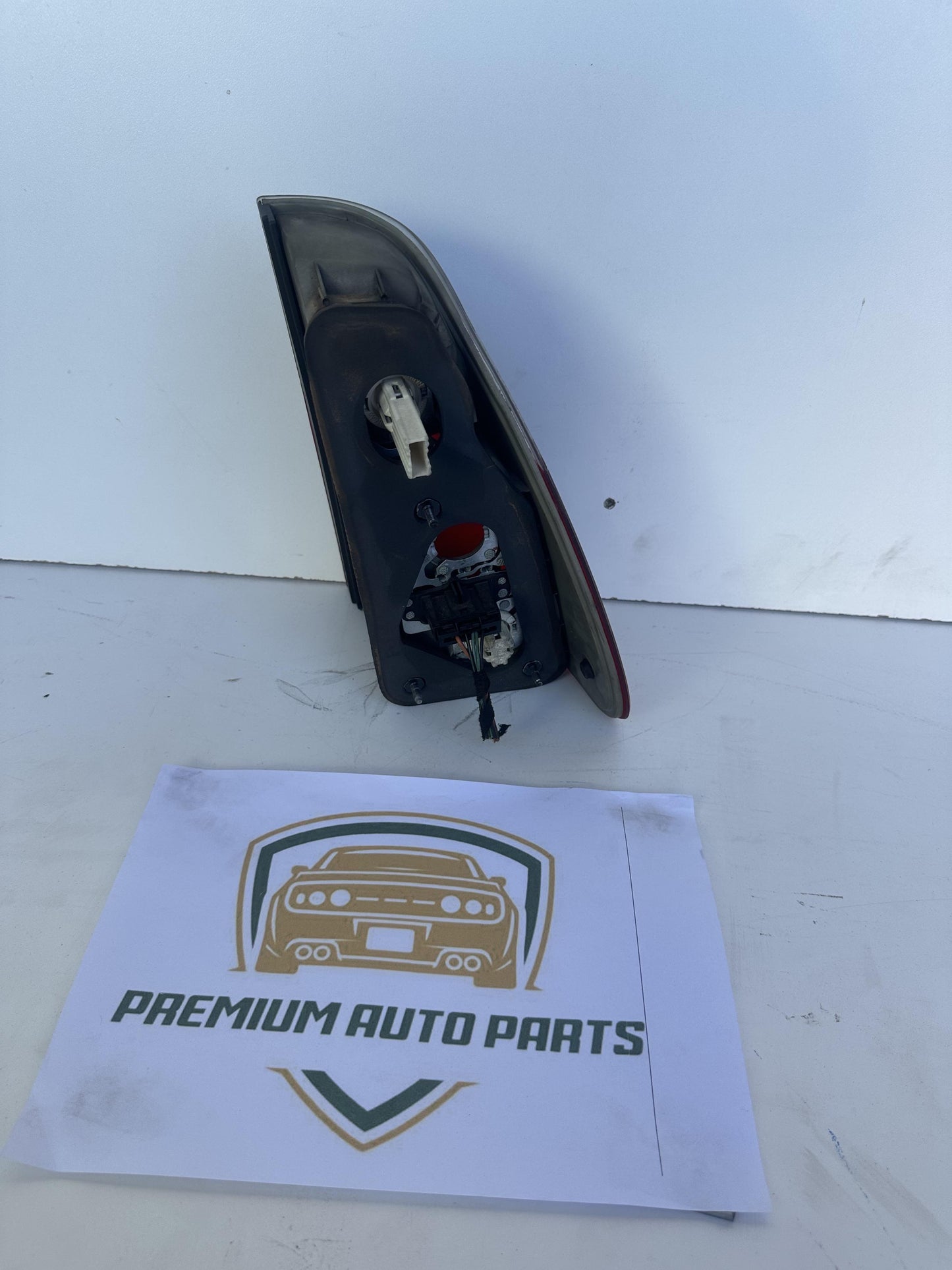 2006  E53 Left Taillight