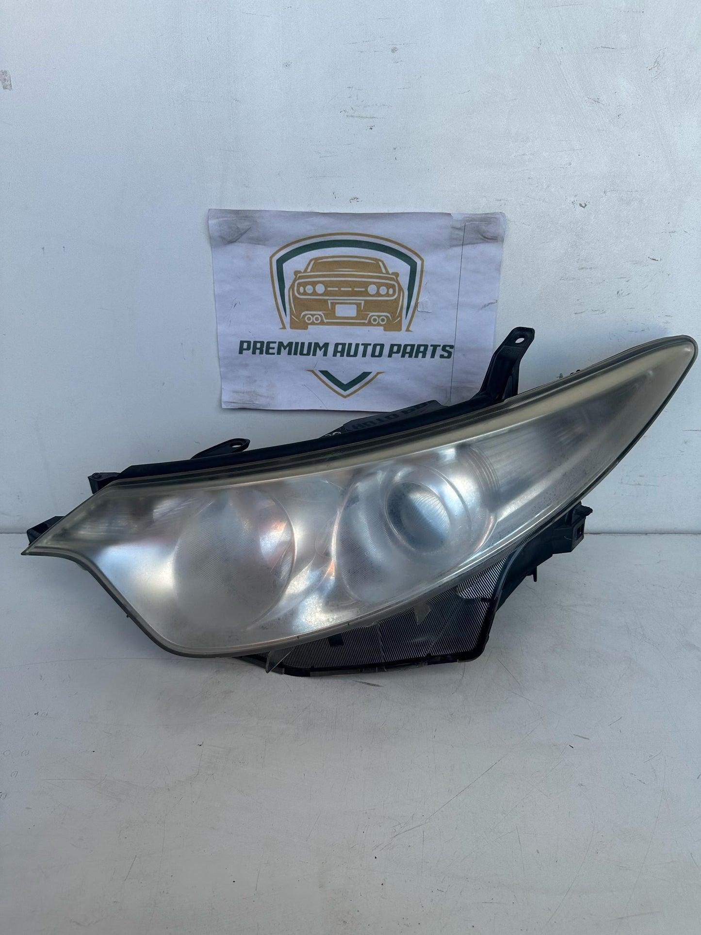 2006 Toyota Tarago R50 Left Headlight