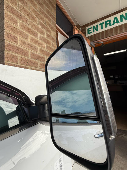 2018 Jeep Grand Cherokee Right Front Door