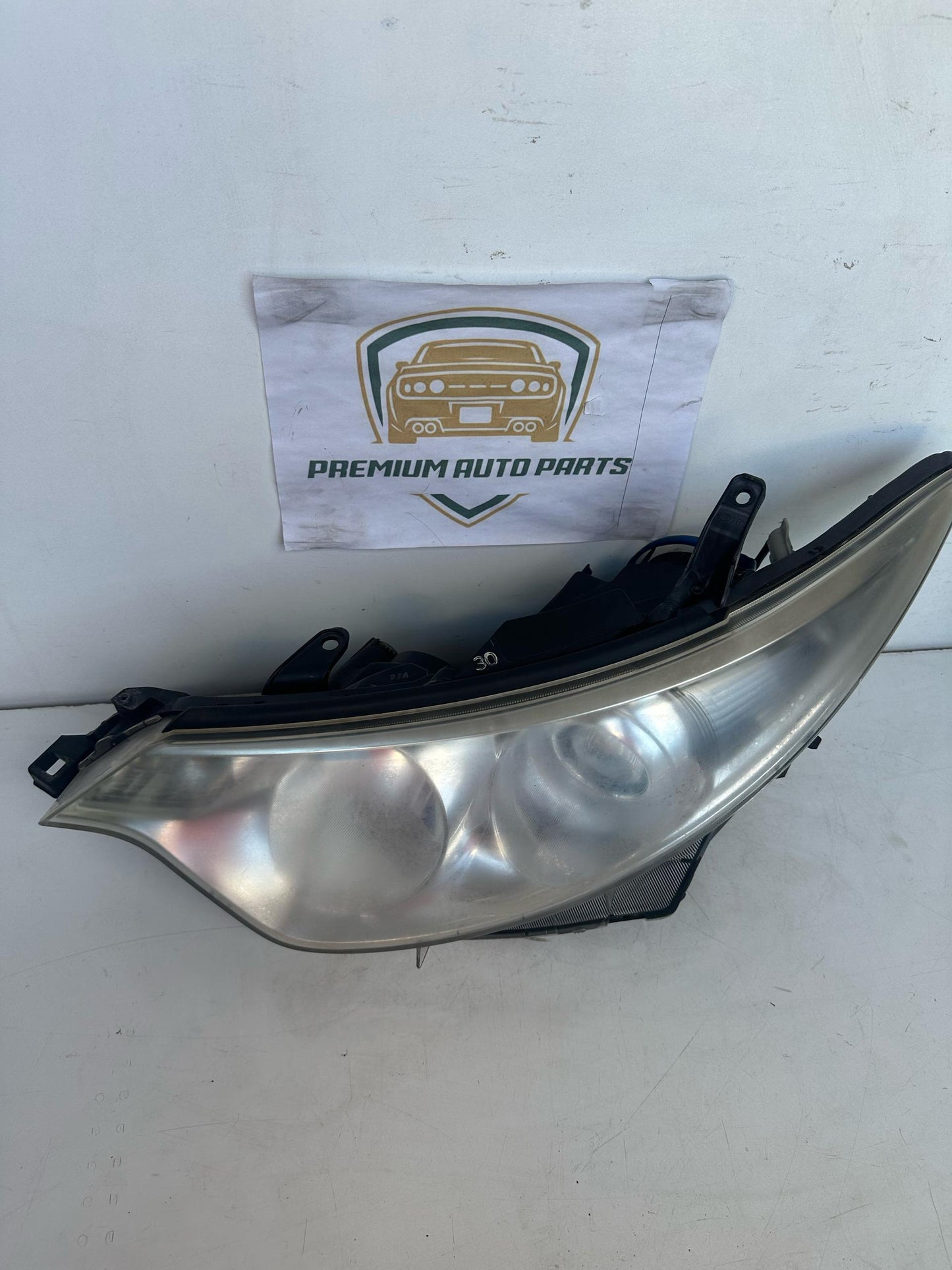 2006 Toyota Tarago R50 Left Headlight