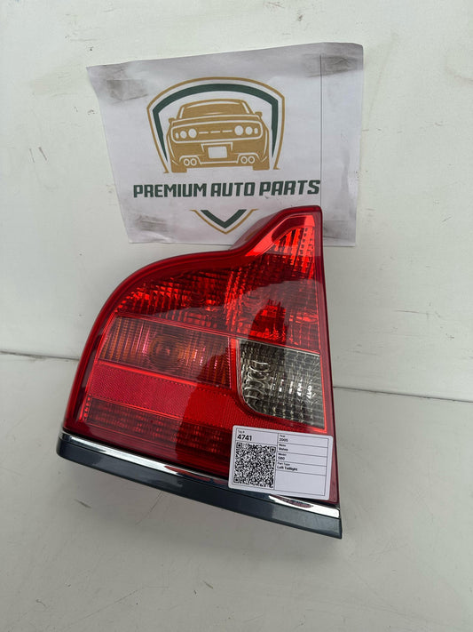 2005   Left Taillight