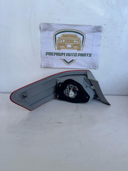 2011 Toyota Camry Right Taillight