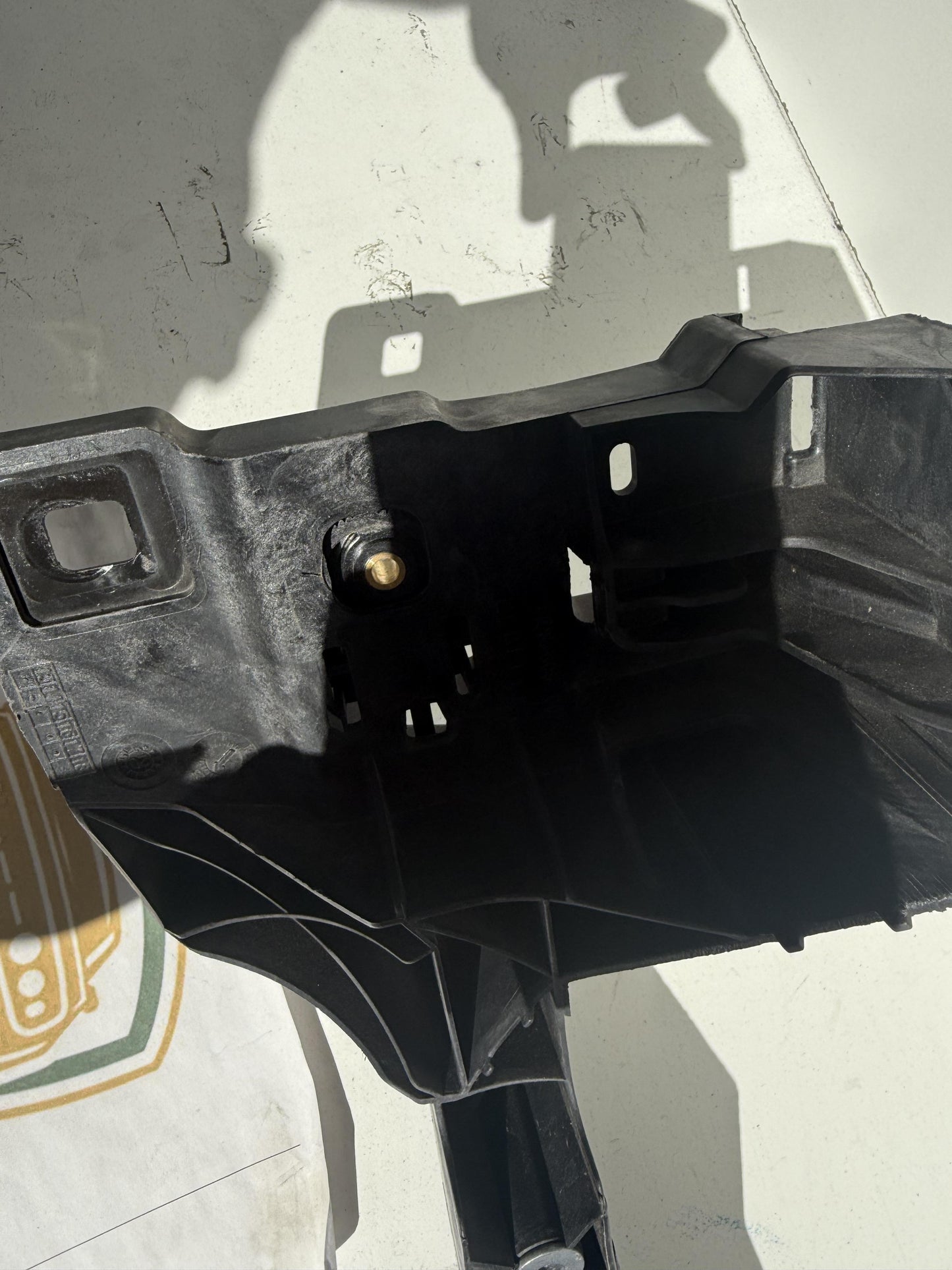 2016  4M Right Headlight Bracket