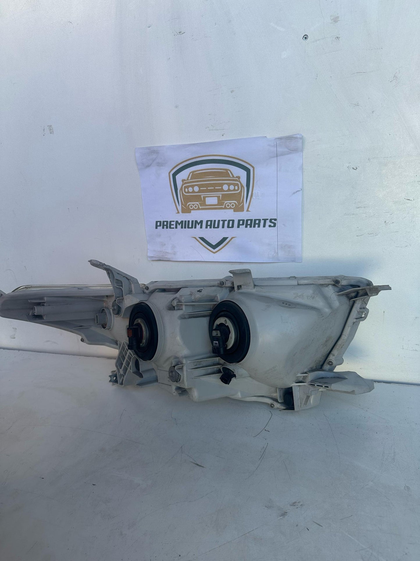 2012 Toyota Kluger Left Headlight