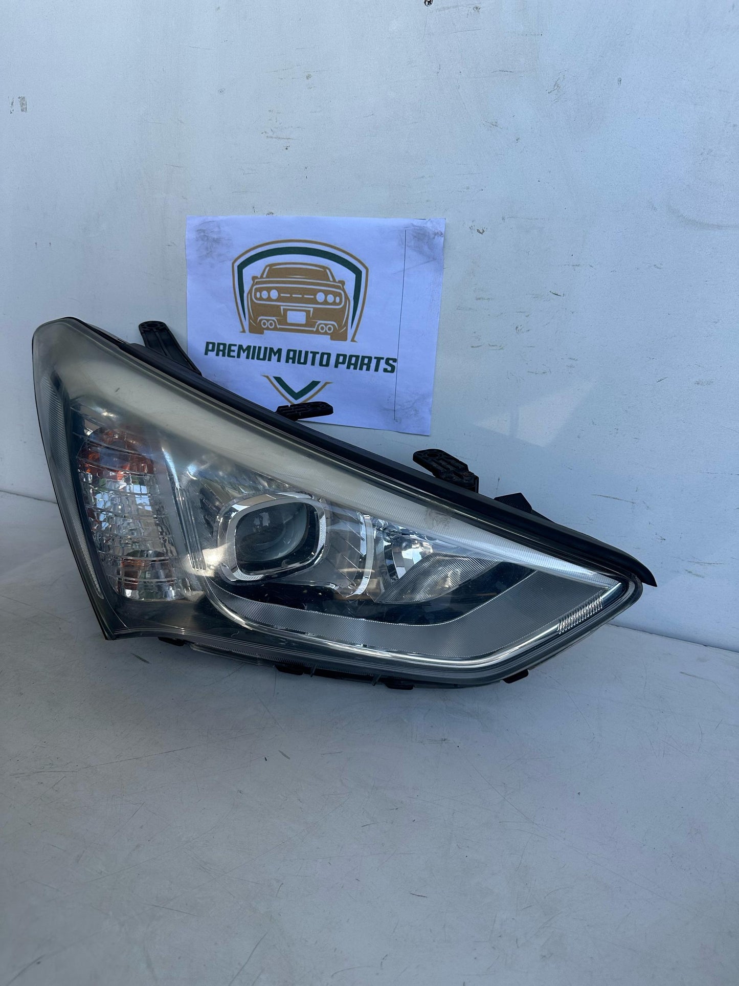 2013 Hyundai Santa Fe DM Right Headlight