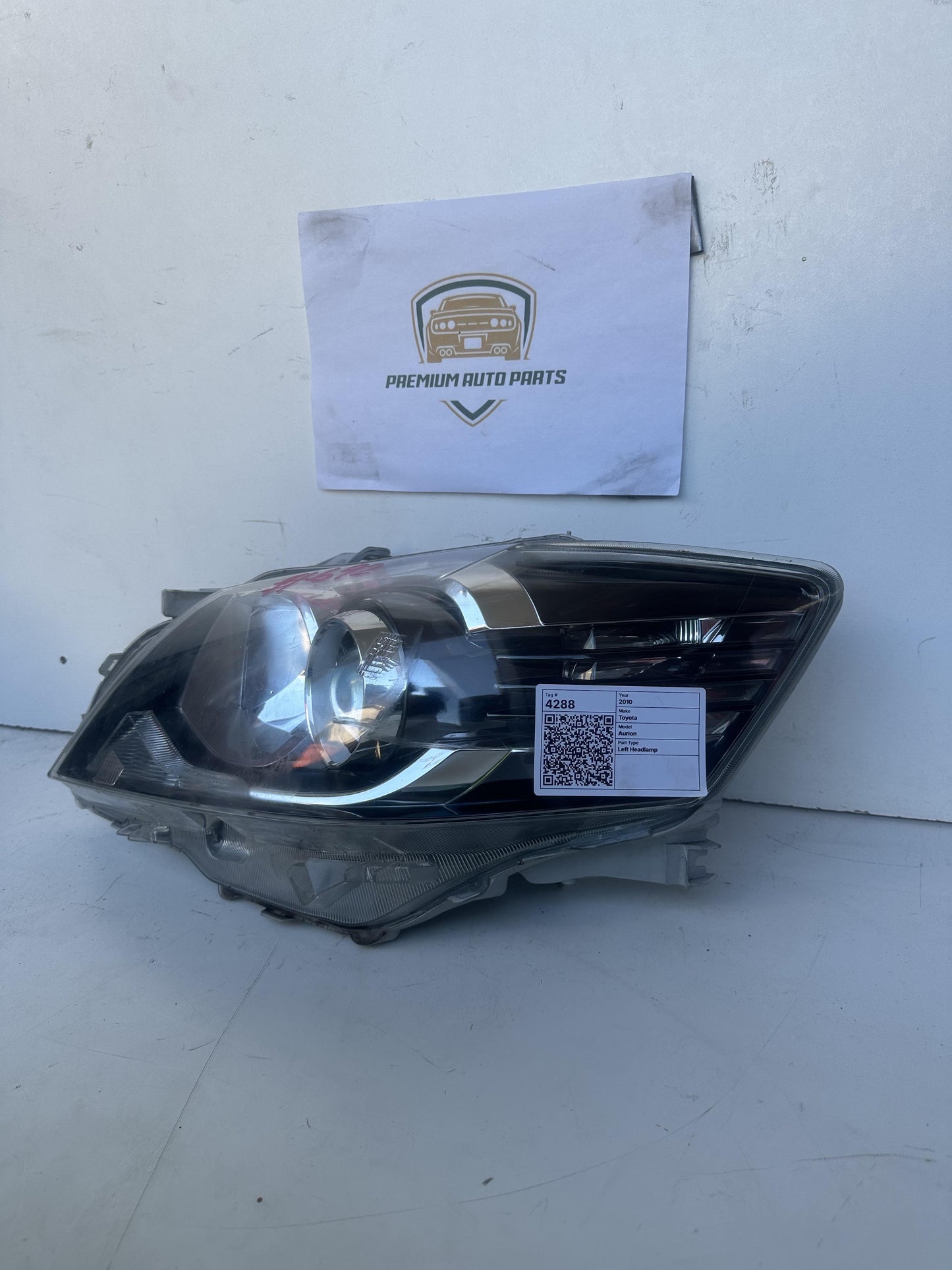 2010  V40 Left Headlight