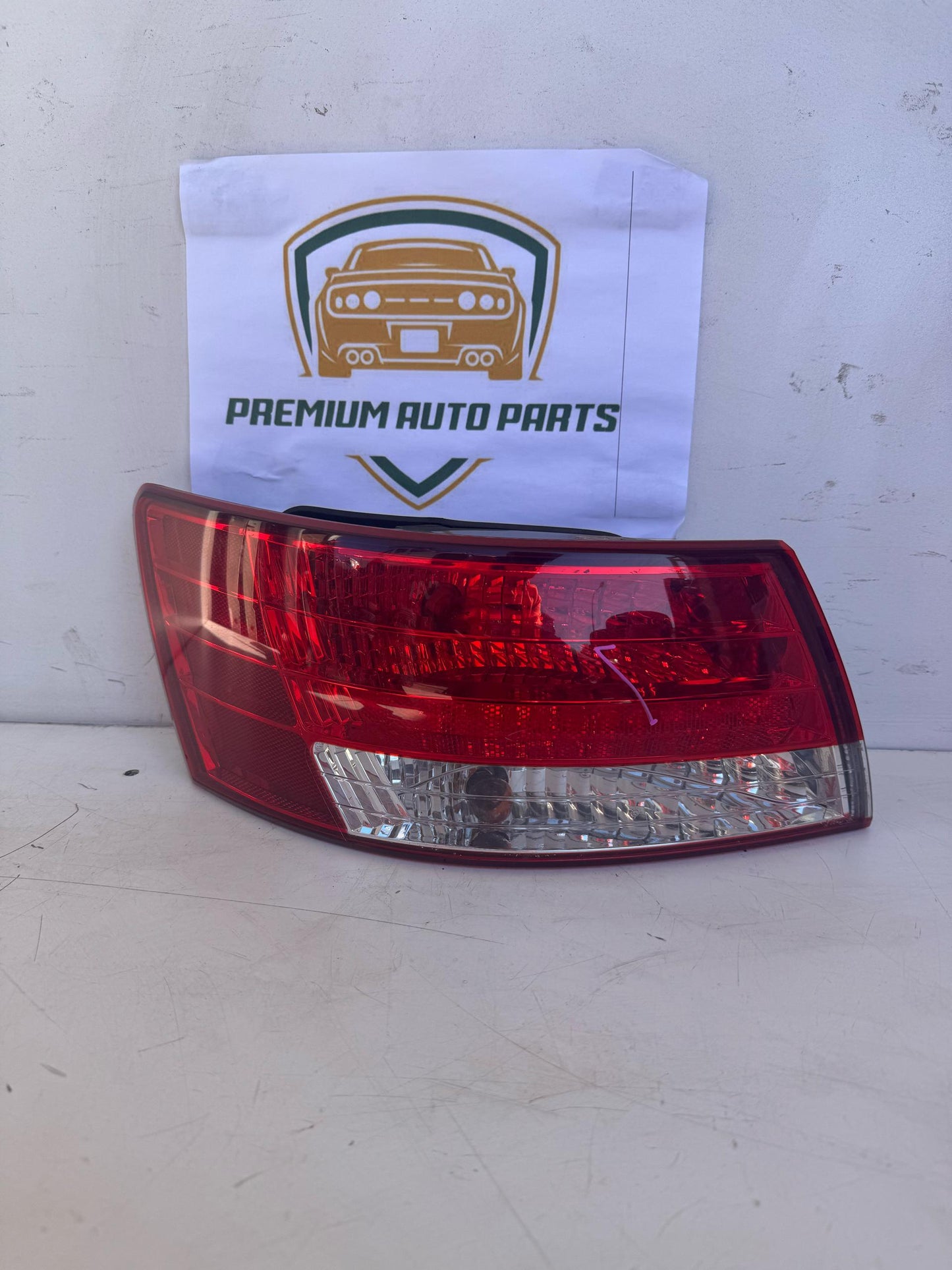 2008 Hyundai Sonata NF Left Taillight