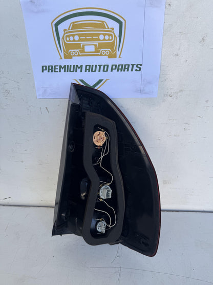 2006   Left Taillight