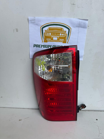 2009 Kia Grand Carnival Left Taillight