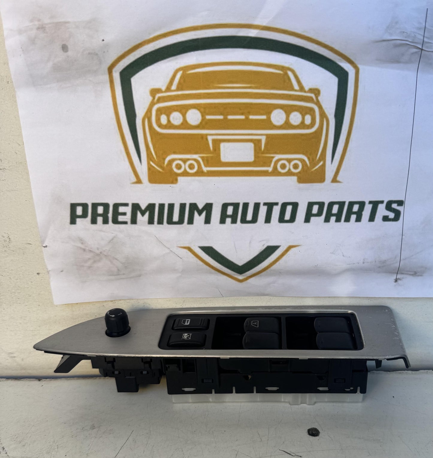 2012  II Z51 Master Power Window Switch