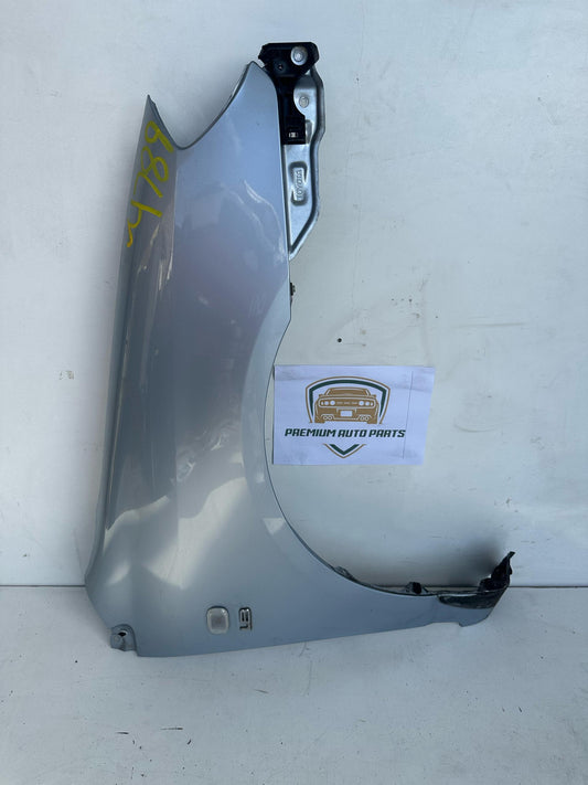 2006  E120 Right Front Guard