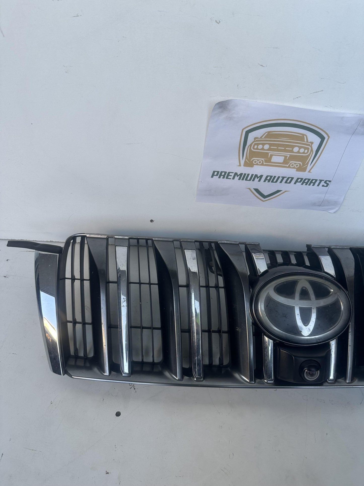 2009  J150 Grille