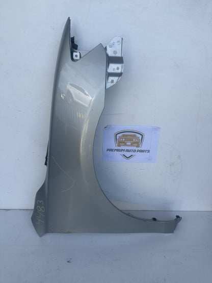 2007  V40 Right Front Guard