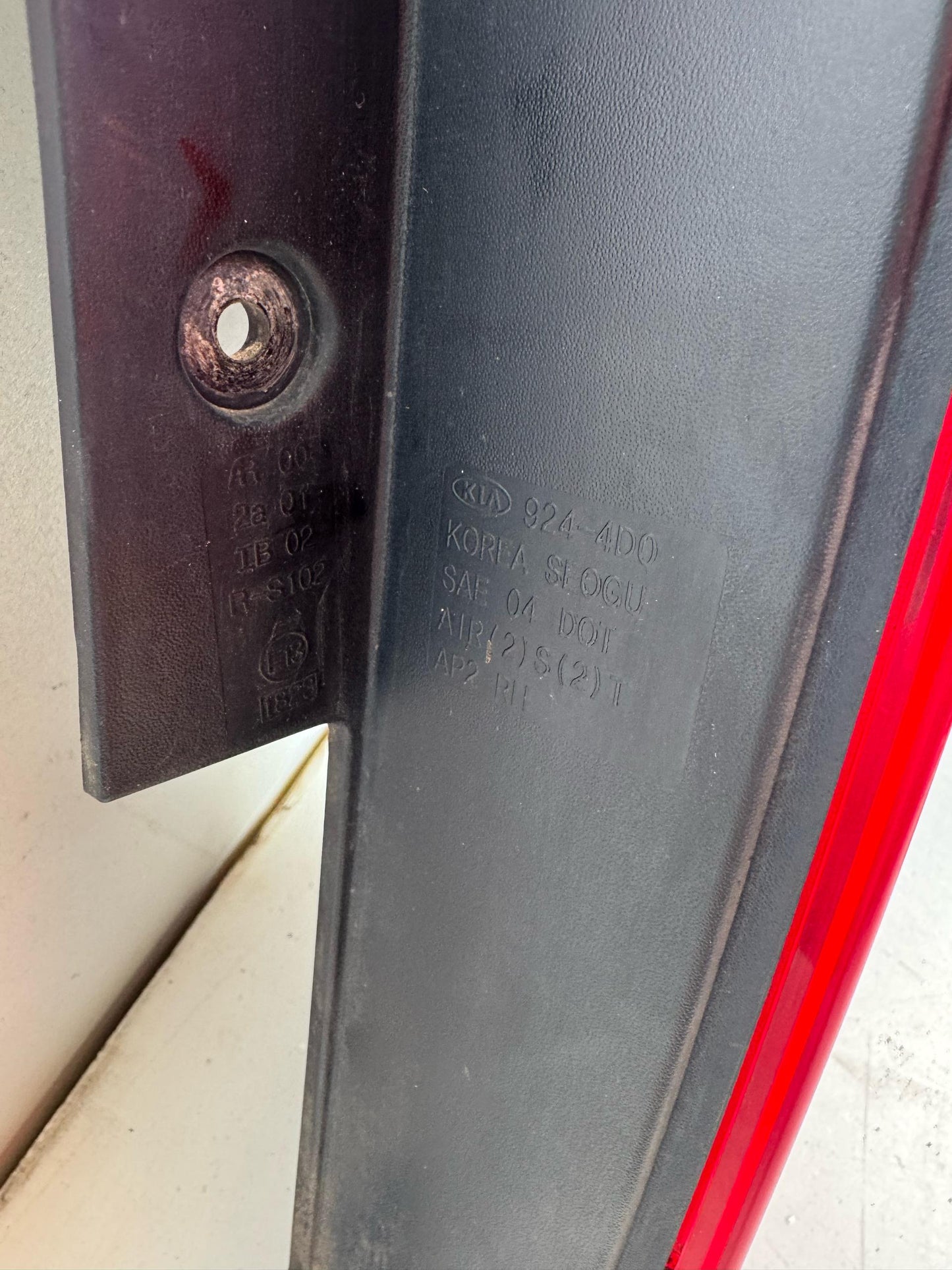 2009 Kia Grand Carnival Right Taillight