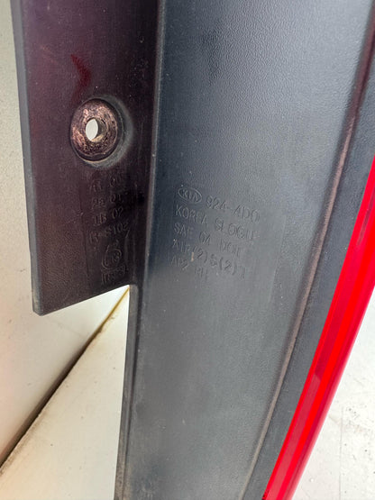 2009 Kia Grand Carnival Right Taillight