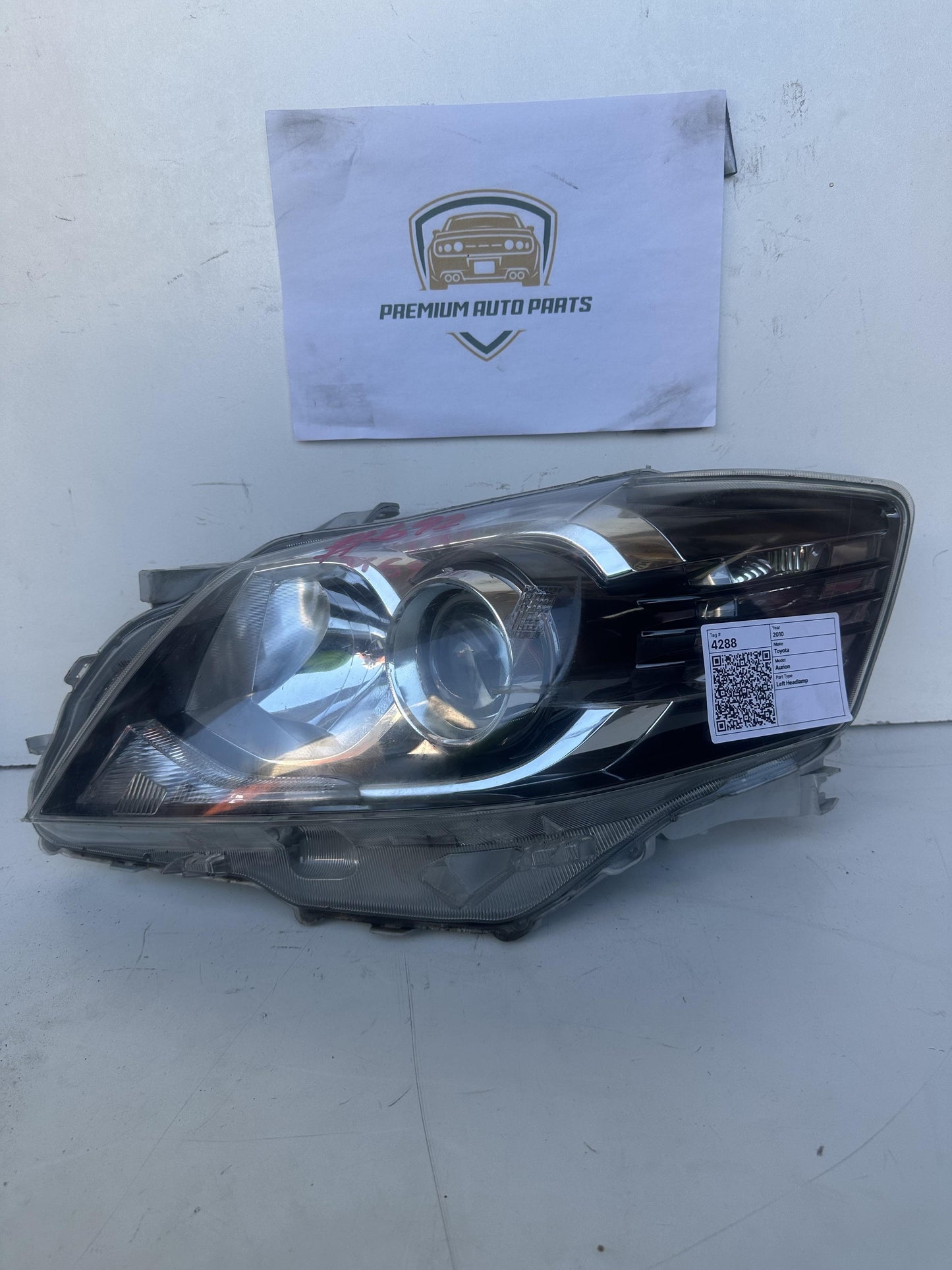 2010  V40 Left Headlight