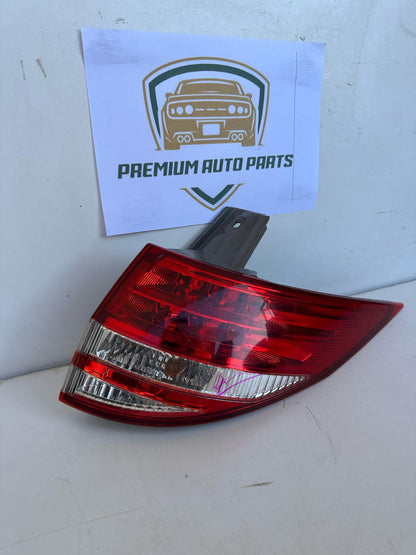 2006   Right Taillight