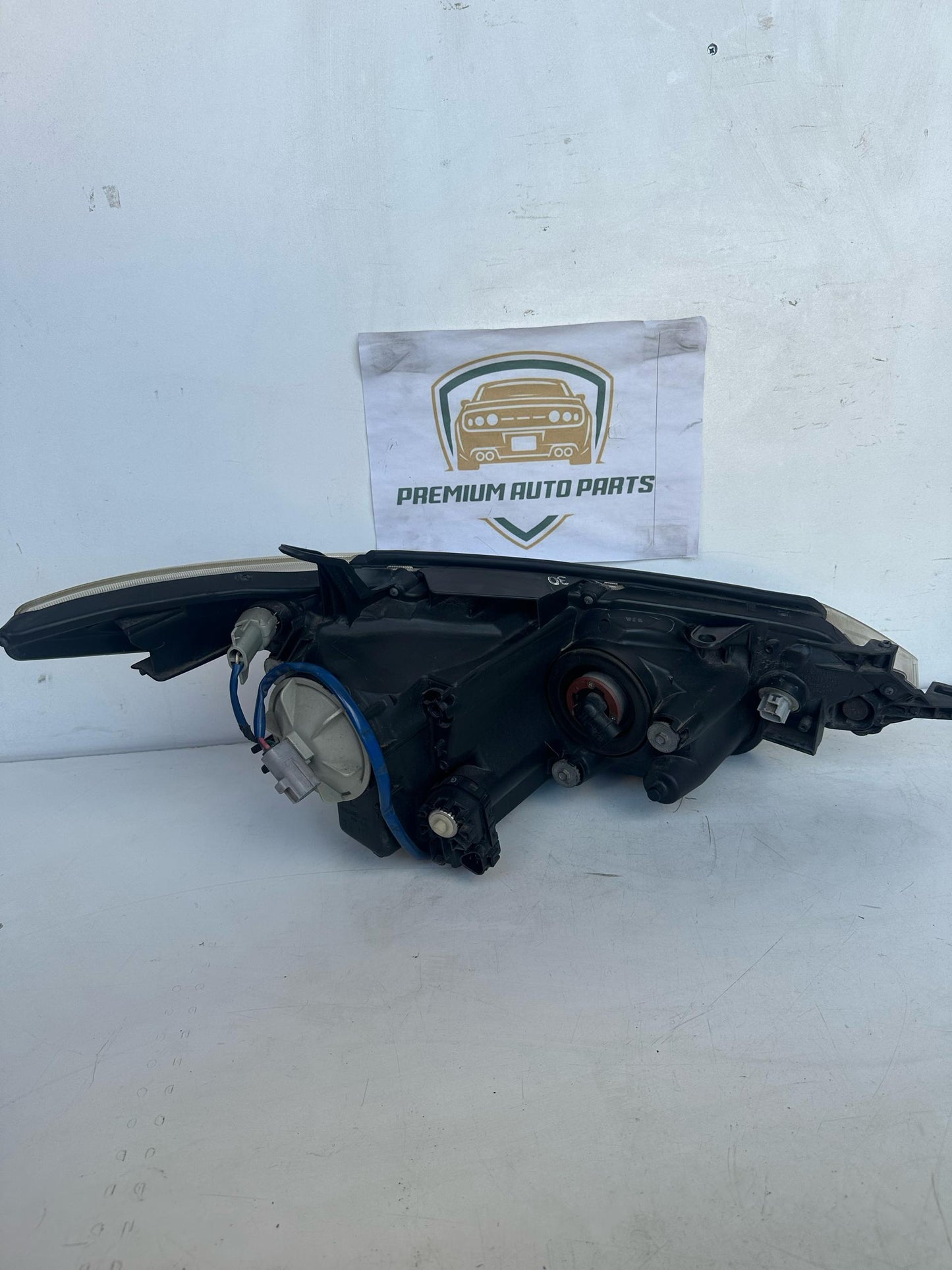 2006 Toyota Tarago R50 Left Headlight