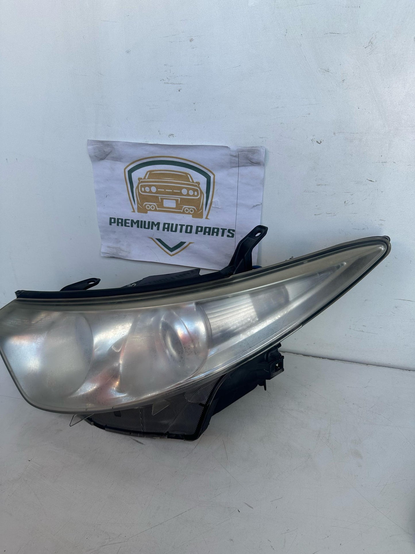 2006 Toyota Tarago R50 Left Headlight