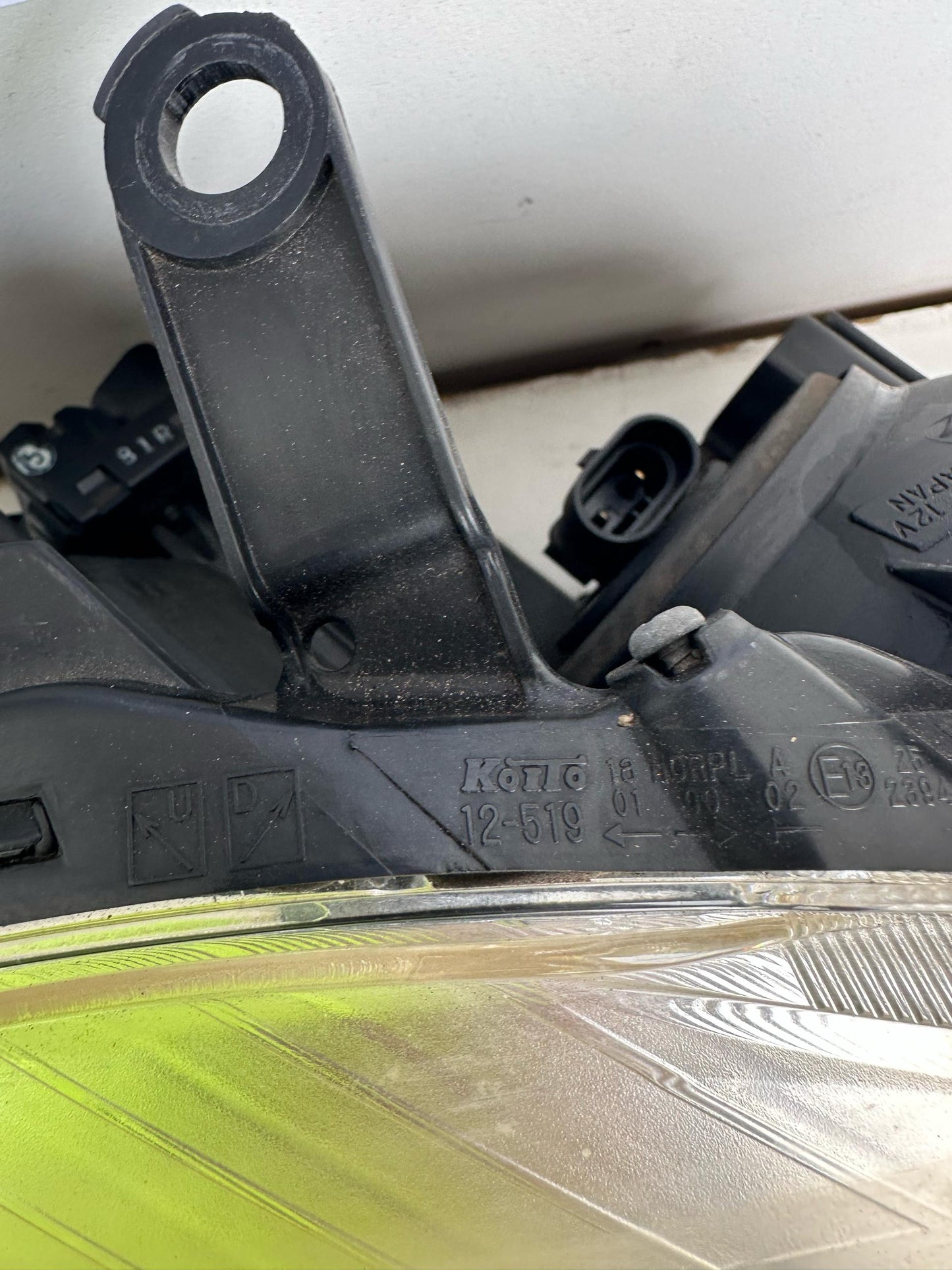 2008  E150 Right Headlight