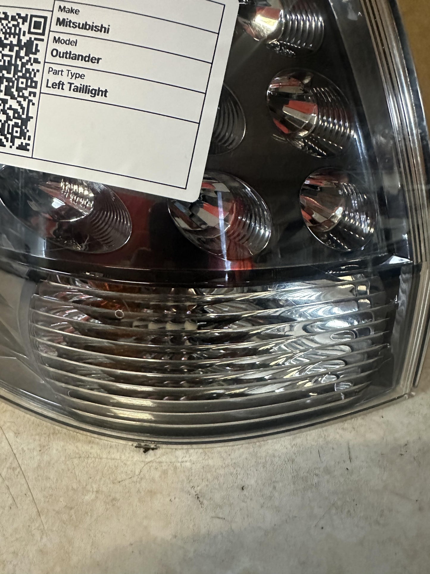 2010  Outlander Left Taillight