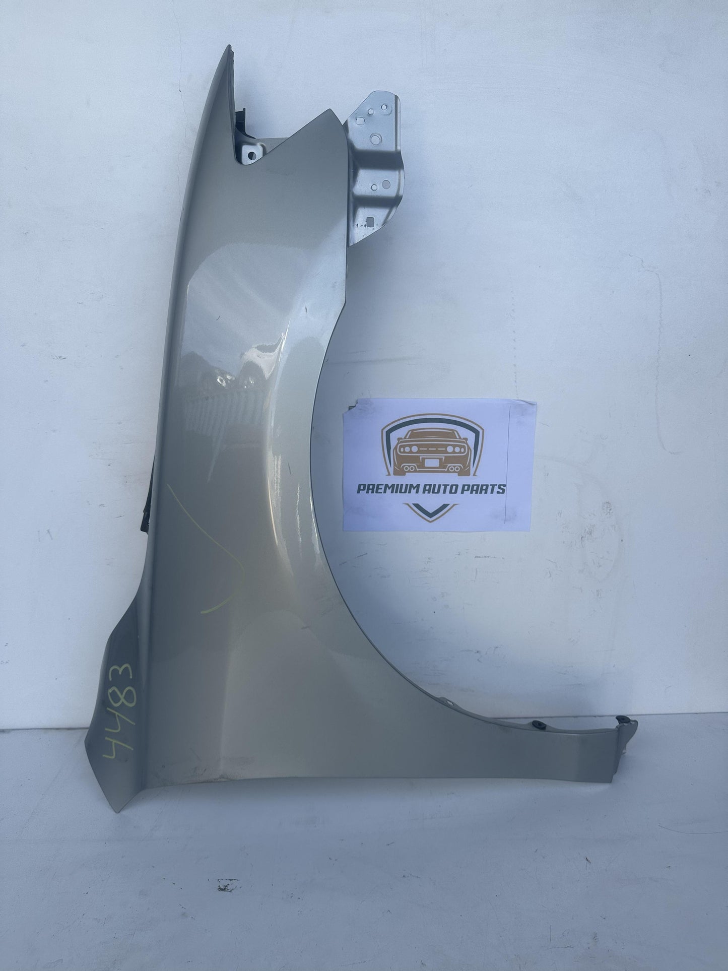 2007  V40 Right Front Guard