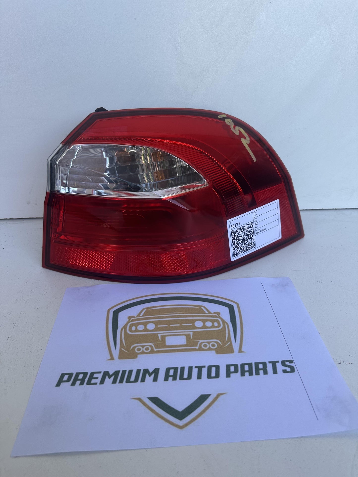 2016  UB Right Taillight