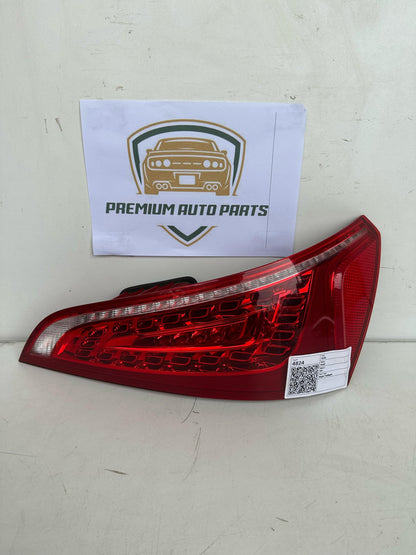 2010  8R Right Taillight